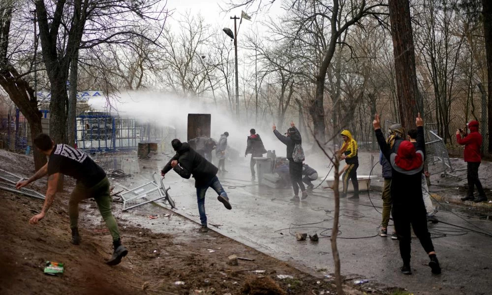 Ετοιμάζουν κρίση σε Έβρο & Αιγαίο οι Τούρκοι: ''Παραβιάζετε τα δικαιώματα των μεταναστών!''